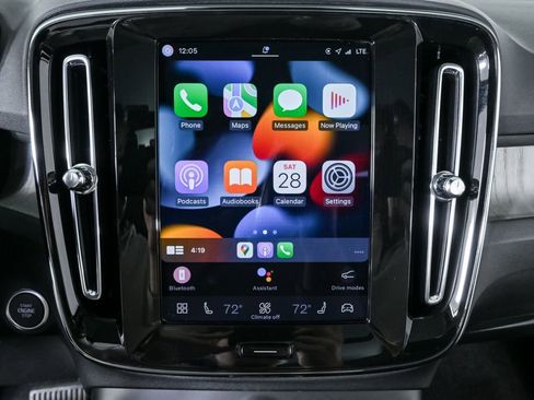 Certified 2025 Volvo XC40 B5 Plus image 17