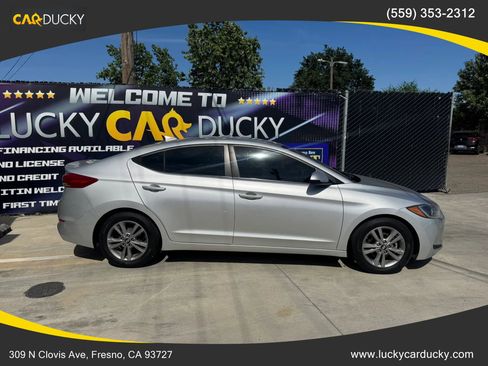 Used 2017 Hyundai Elantra SE FWD image 2