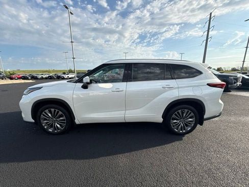 Certified 2021 Toyota Highlander Platinum AWD/4WD image 9