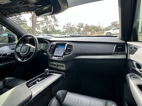 Used 2022 Volvo XC90 T8 R-Design w/ Advanced Package image 13