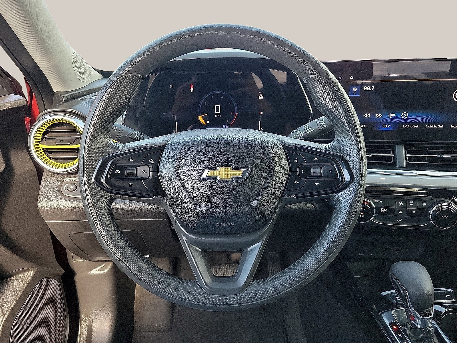Used 2025 Chevrolet Trax LT FWD image 19