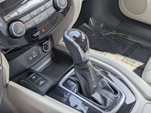 Used 2021 Nissan Rogue Sport SL FWD image 21