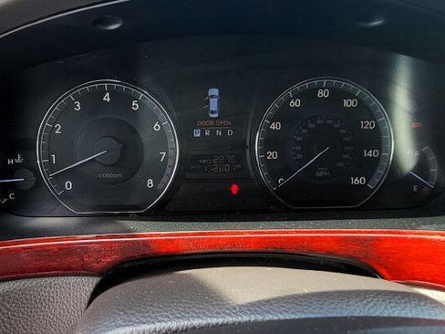 Used 2013 Hyundai Equus Signature image 24