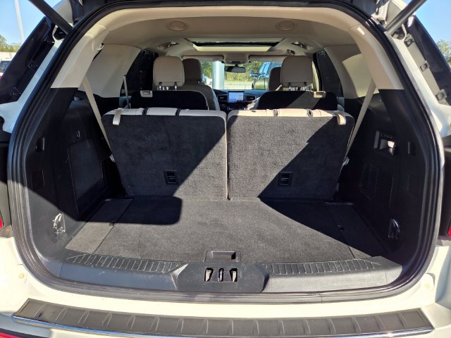 Used 2023 Ford Explorer Limited w/ Equipment Group 301A RWD image 12