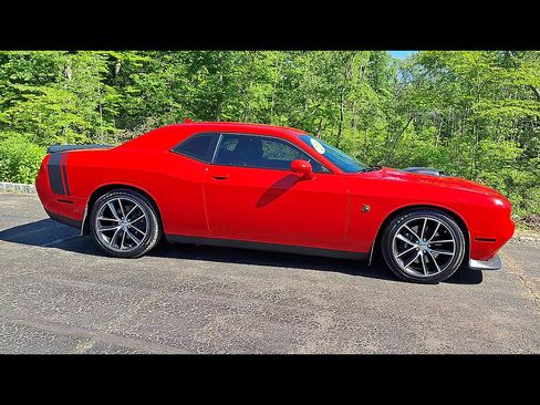 Used 2016 Dodge Challenger R/T Scat Pack RWD image 9