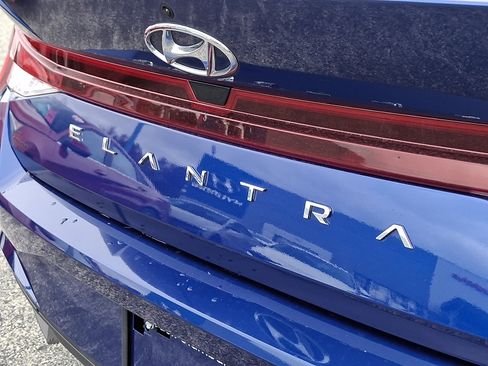 Certified 2023 Hyundai Elantra SE image 31