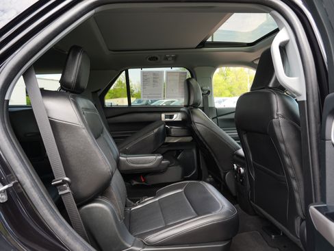 Used 2024 Ford Explorer Limited w/ Limited Technology Package AWD/4WD image 32