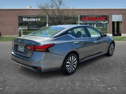 Used 2024 Nissan Altima 2.5 SV FWD image 4
