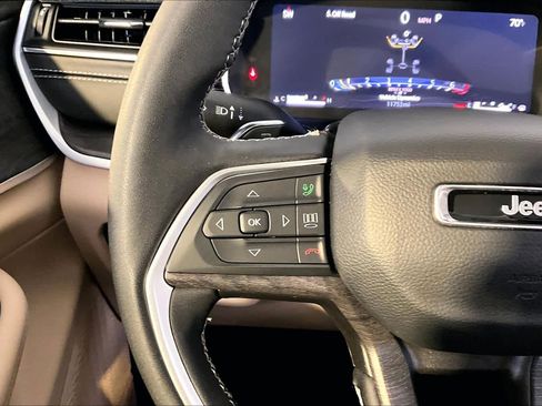 Used 2025 Jeep Grand Cherokee L Limited w/ Black Appearance Package AWD/4WD image 24