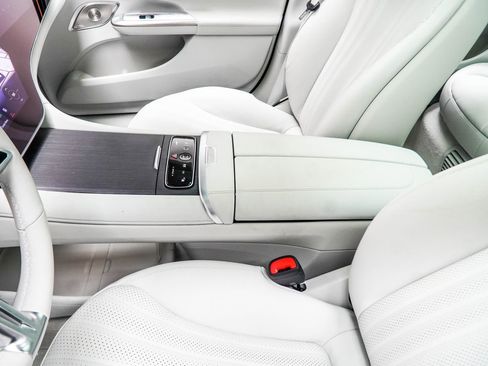 Used 2025 Mercedes-Benz EQE 500 4MATIC Sedan image 20
