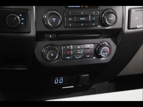 Used 2018 Ford F150 XLT w/ Equipment Group 302A Luxury AWD/4WD image 16