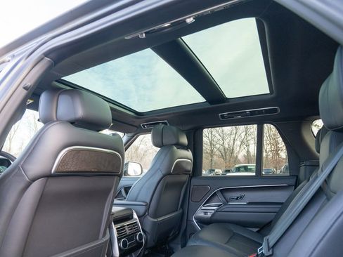 Used 2025 Land Rover Range Rover Autobiography image 35