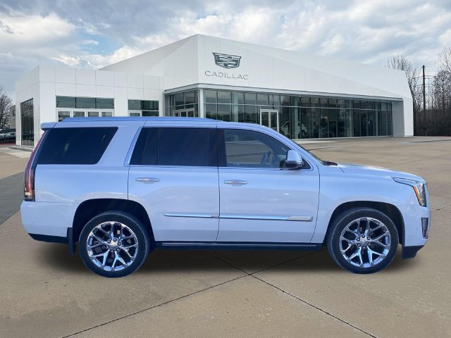 Used 2019 Cadillac Escalade Platinum AWD/4WD image 2