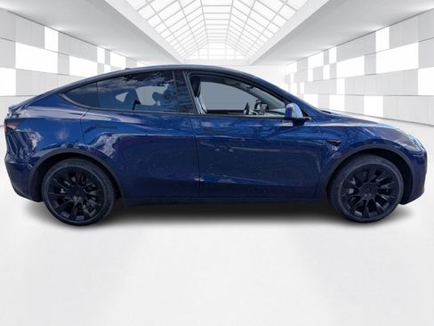 Used 2024 Tesla Model Y 2WD image 8