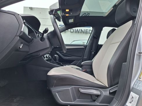 Used 2021 Volkswagen Jetta R-Line w/ R-Line Cold Weather Package image 9