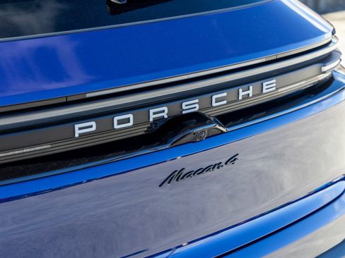 Certified 2025 Porsche Macan 4 Electric image 19