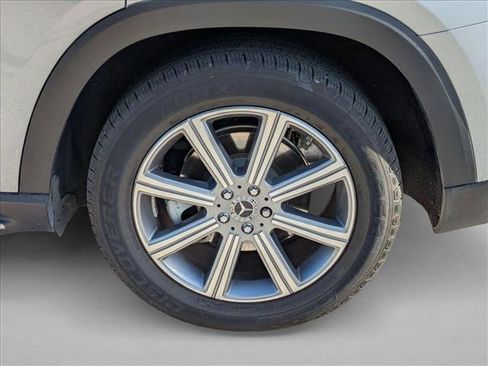 Used 2023 Mercedes-Benz GLS 450 4MATIC image 10