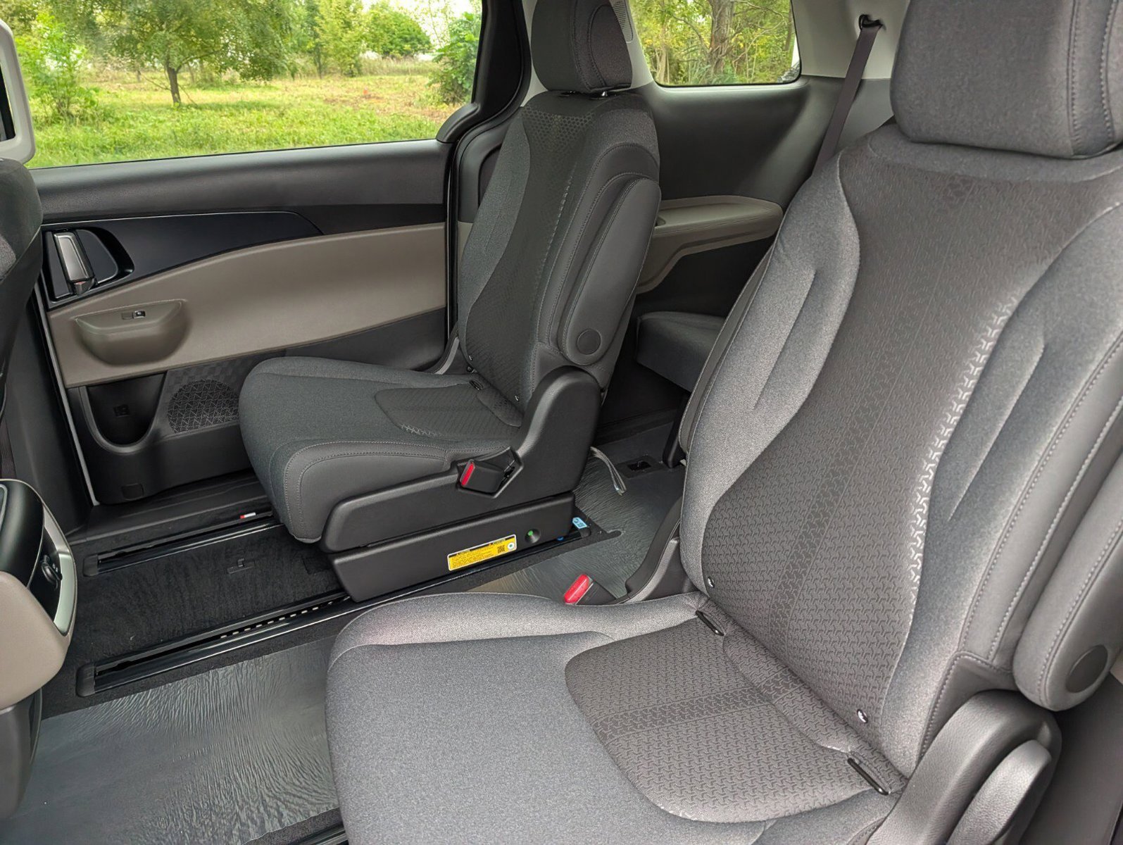 New 2027 Kia Carnival LX FWD image 24