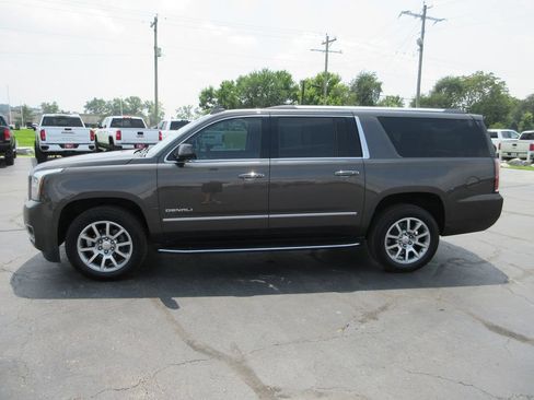Used 2019 GMC Yukon XL Denali w/ Open Road Package RWD image 9