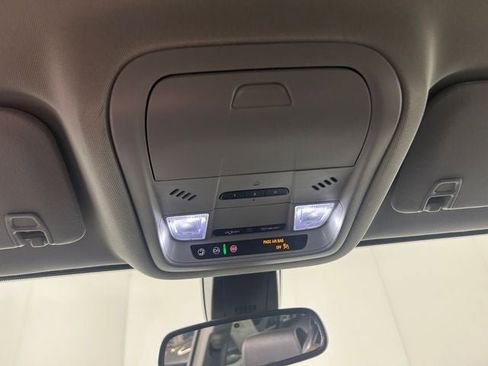 Used 2023 GMC Acadia SLT FWD image 25