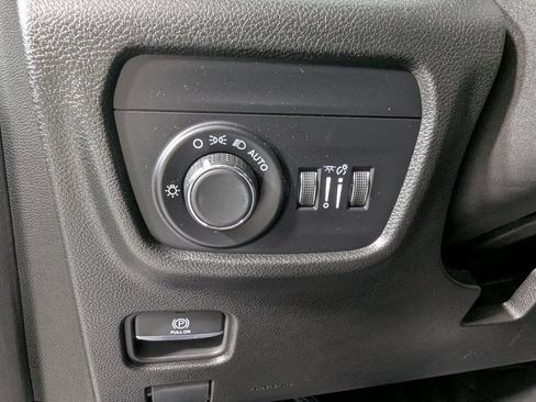 Used 2023 Jeep Grand Cherokee Altitude RWD image 15
