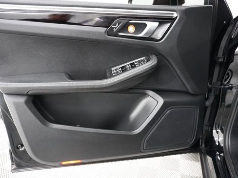 Used 2021 Porsche Macan image 27