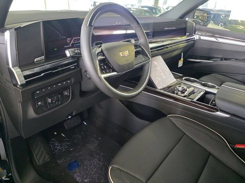 New 2026 Cadillac Escalade ESV Luxury w/ LPO, Radiant Package AWD/4WD image 18