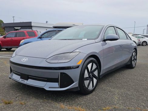 Used 2024 Hyundai Ioniq 6 SE RWD image 3