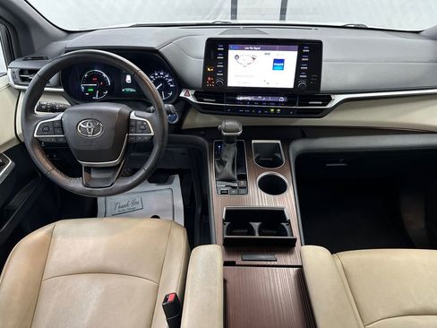 Used 2023 Toyota Sienna XLE FWD image 24