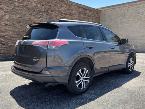 Used 2018 Toyota RAV4 LE FWD image 8