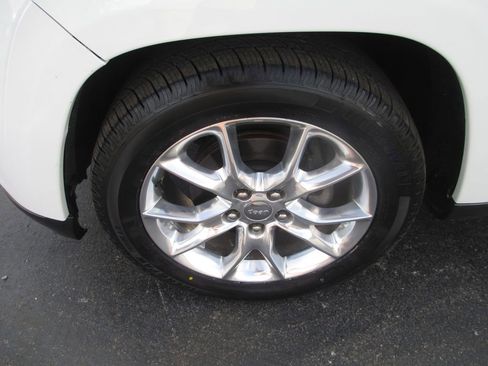 Used 2014 Jeep Grand Cherokee Summit AWD/4WD image 13