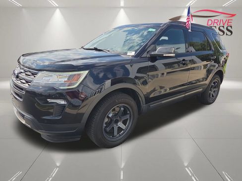 Used 2019 Ford Explorer XLT w/ XLT Sport Appearance Package AWD/4WD image 4