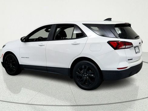 Used 2023 Chevrolet Equinox RS FWD image 3