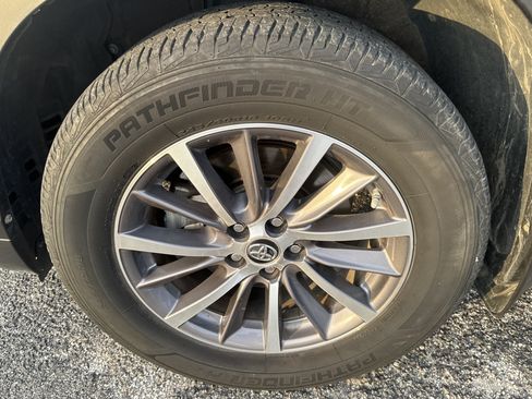Used 2018 Toyota Highlander XLE FWD image 9