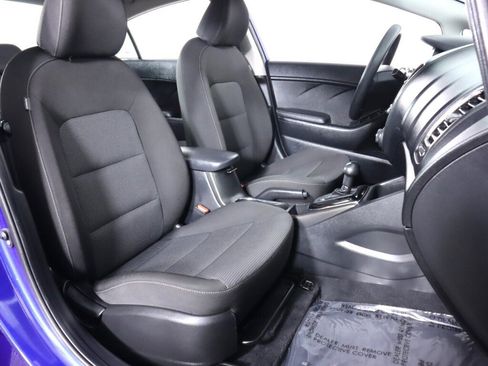 Used 2017 Kia Forte LX image 32