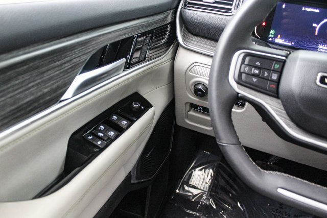 Used 2024 Jeep Wagoneer L Series II w/ Flexible Seating Group RWD image 27