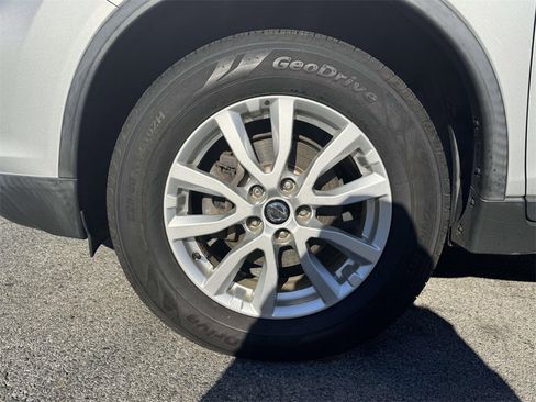 Used 2020 Nissan Rogue SV image 9