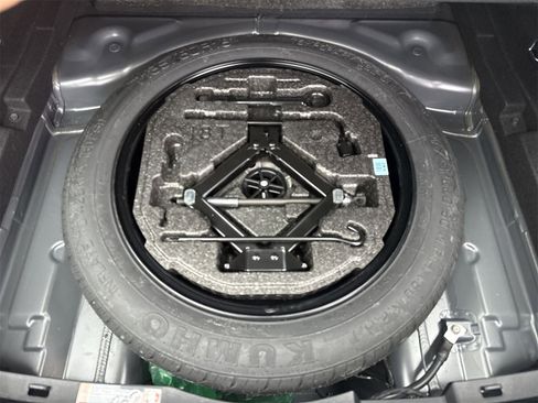 Used 2024 Genesis G70 2.5T image 44