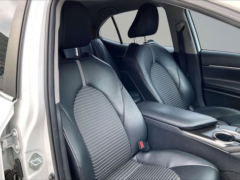 Used 2021 Toyota Camry SE image 7