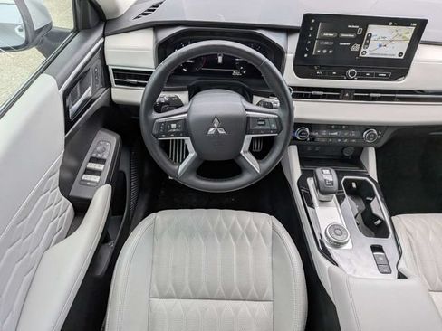 Used 2025 Mitsubishi Outlander SEL FWD image 16
