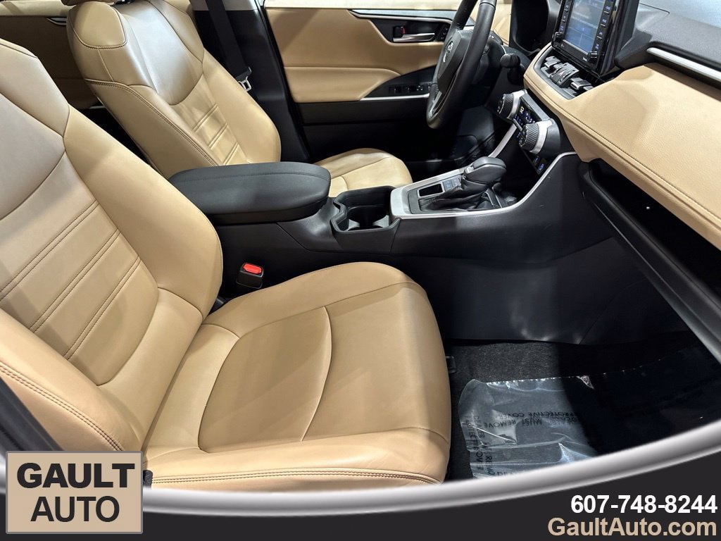 Used 2020 Toyota RAV4 XLE Premium AWD/4WD image 17