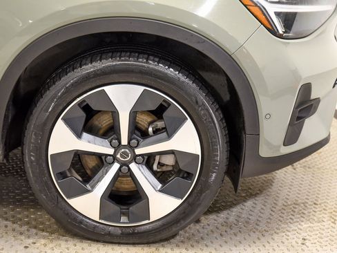 Used 2024 Volvo XC40 B5 Plus image 14