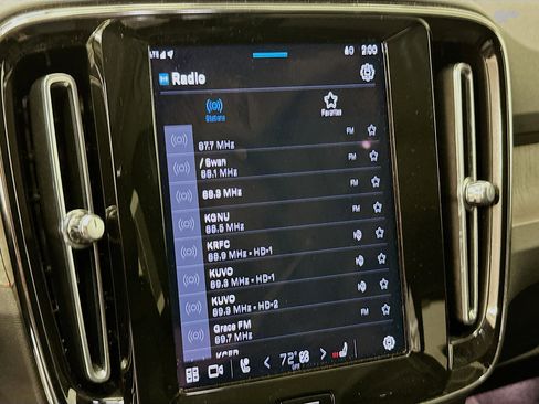 Used 2023 Volvo XC40 B5 Plus w/ Protection Package Premier image 21