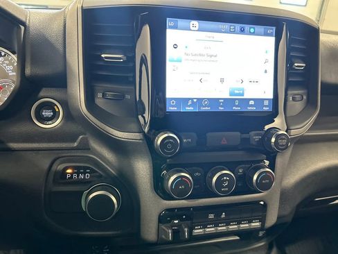 Used 2024 RAM 2500 Tradesman w/ Chrome Appearance Group AWD/4WD image 21
