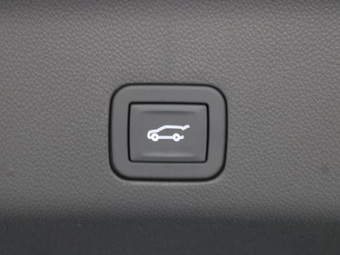 Used 2026 GMC Yukon Denali w/ Sun & Power Step Package AWD/4WD image 50