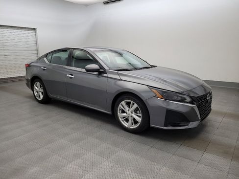 Used 2023 Nissan Altima 2.5 SV FWD image 11