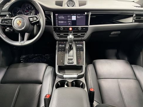Used 2025 Porsche Macan image 20