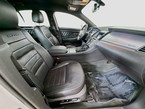 Used 2016 Ford Taurus SHO image 18