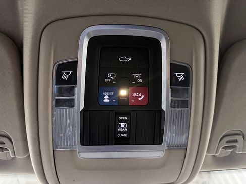 Used 2019 RAM 1500 Laramie AWD/4WD image 21