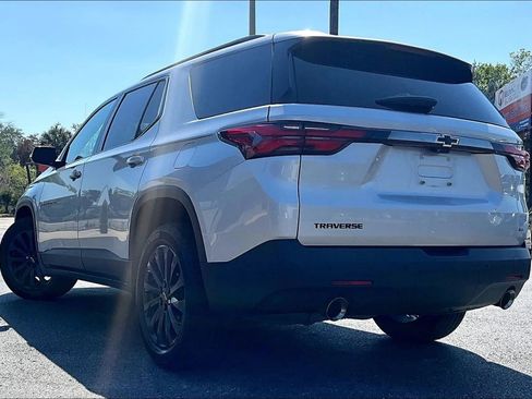 Used 2022 Chevrolet Traverse RS image 4